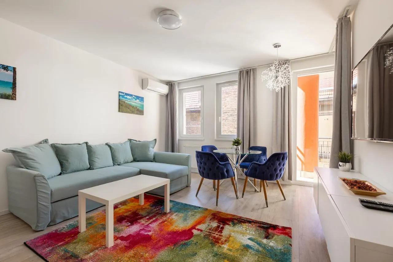Lovely 1-Bedroom In The Center With Terrace Budapest Apartment